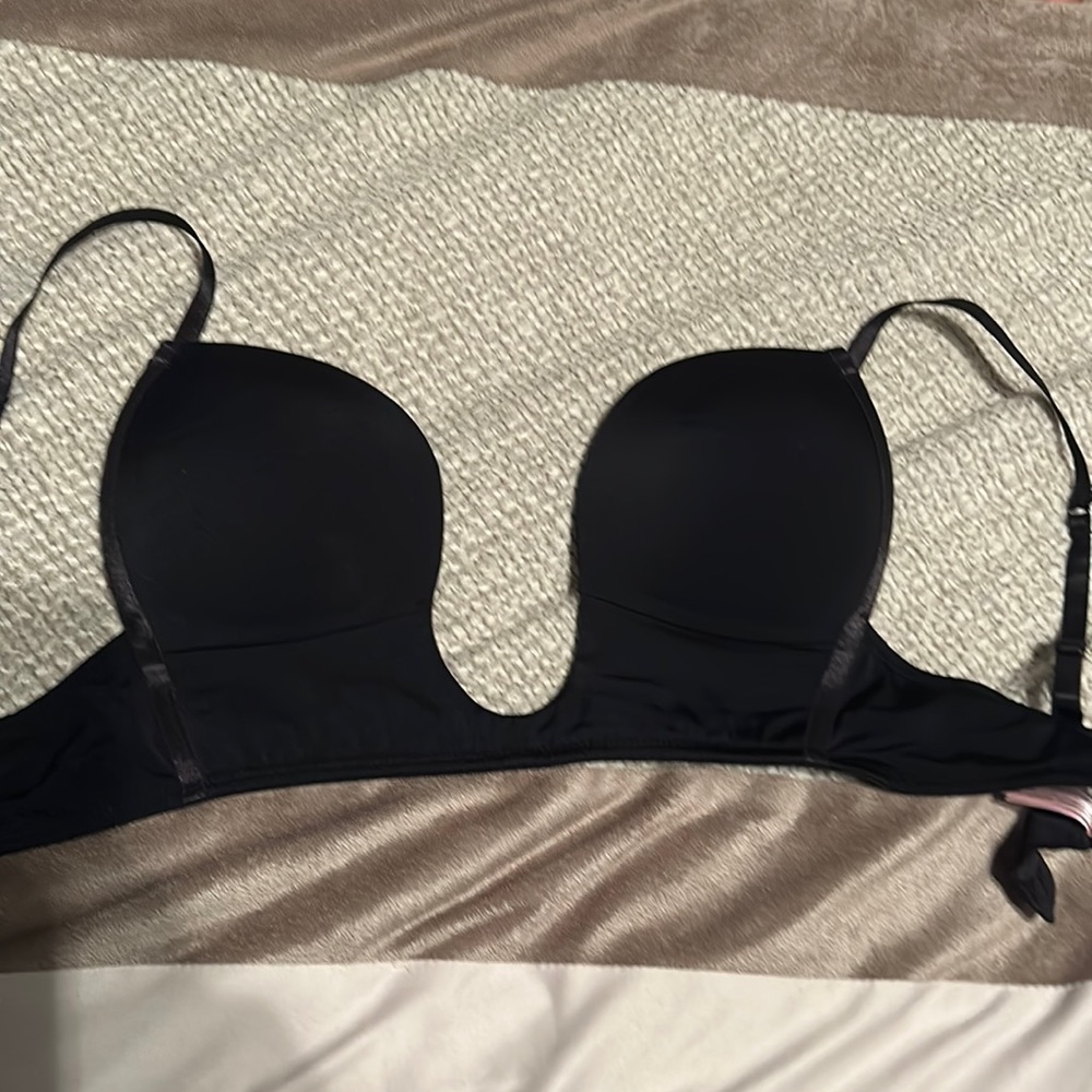 Convertible lowcut bra.